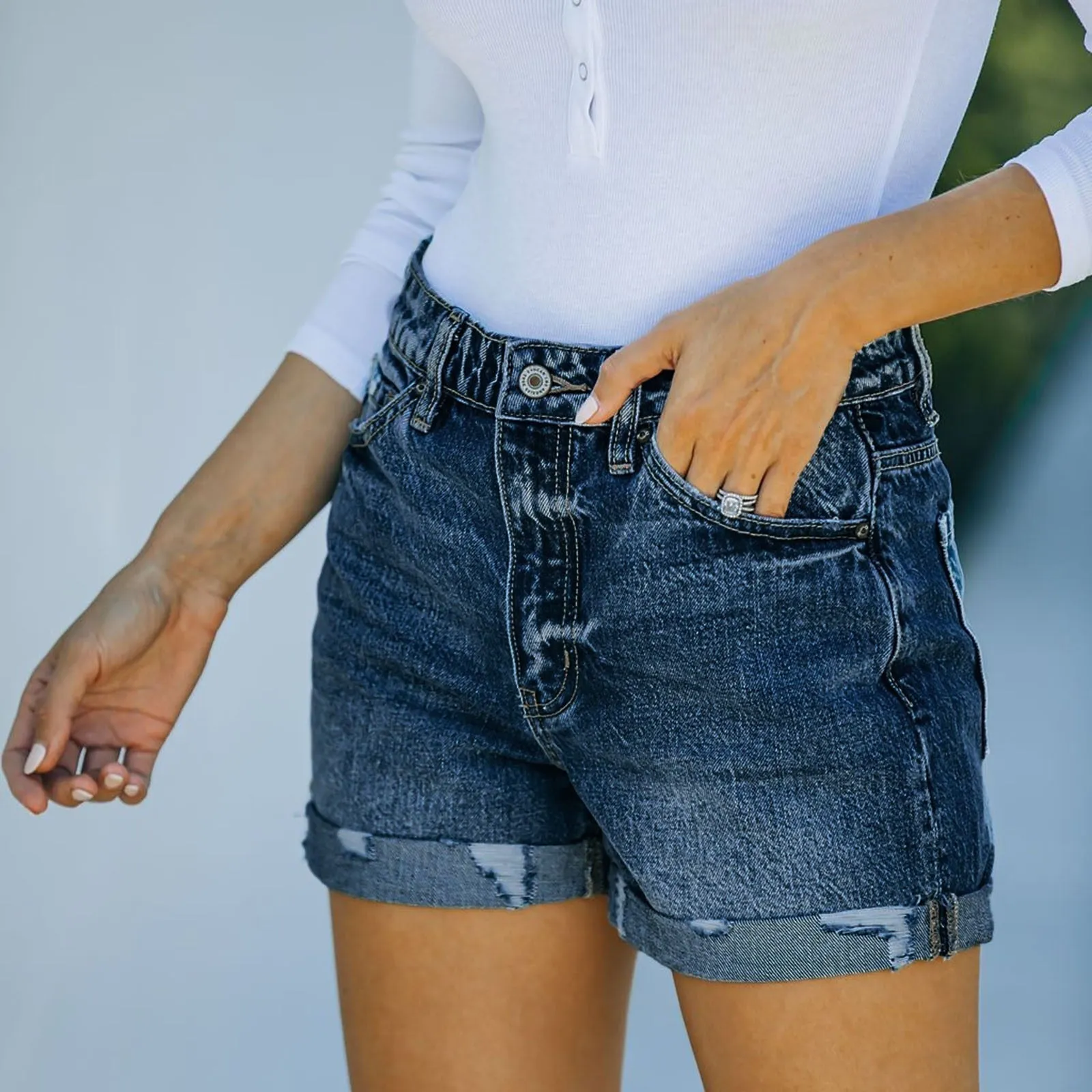 Body-Enhancing High Waist Denim Shorts