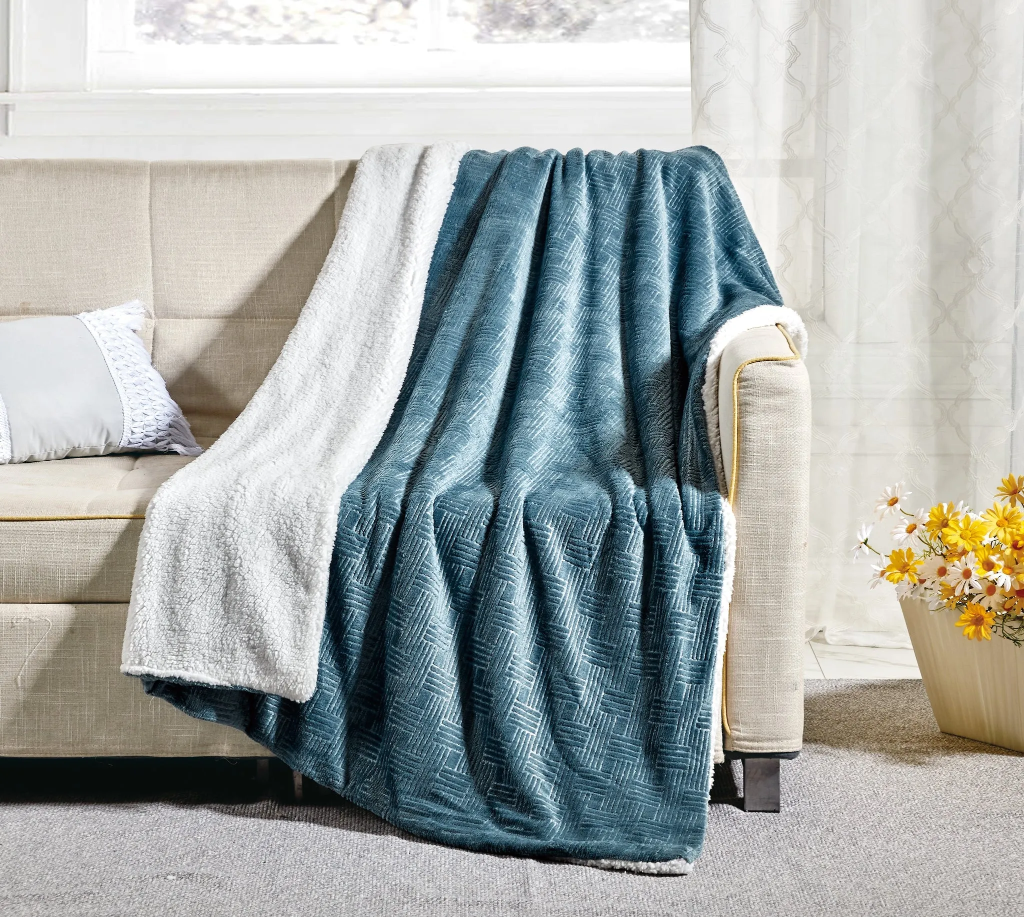 Bowery Collection Luxurious Throw