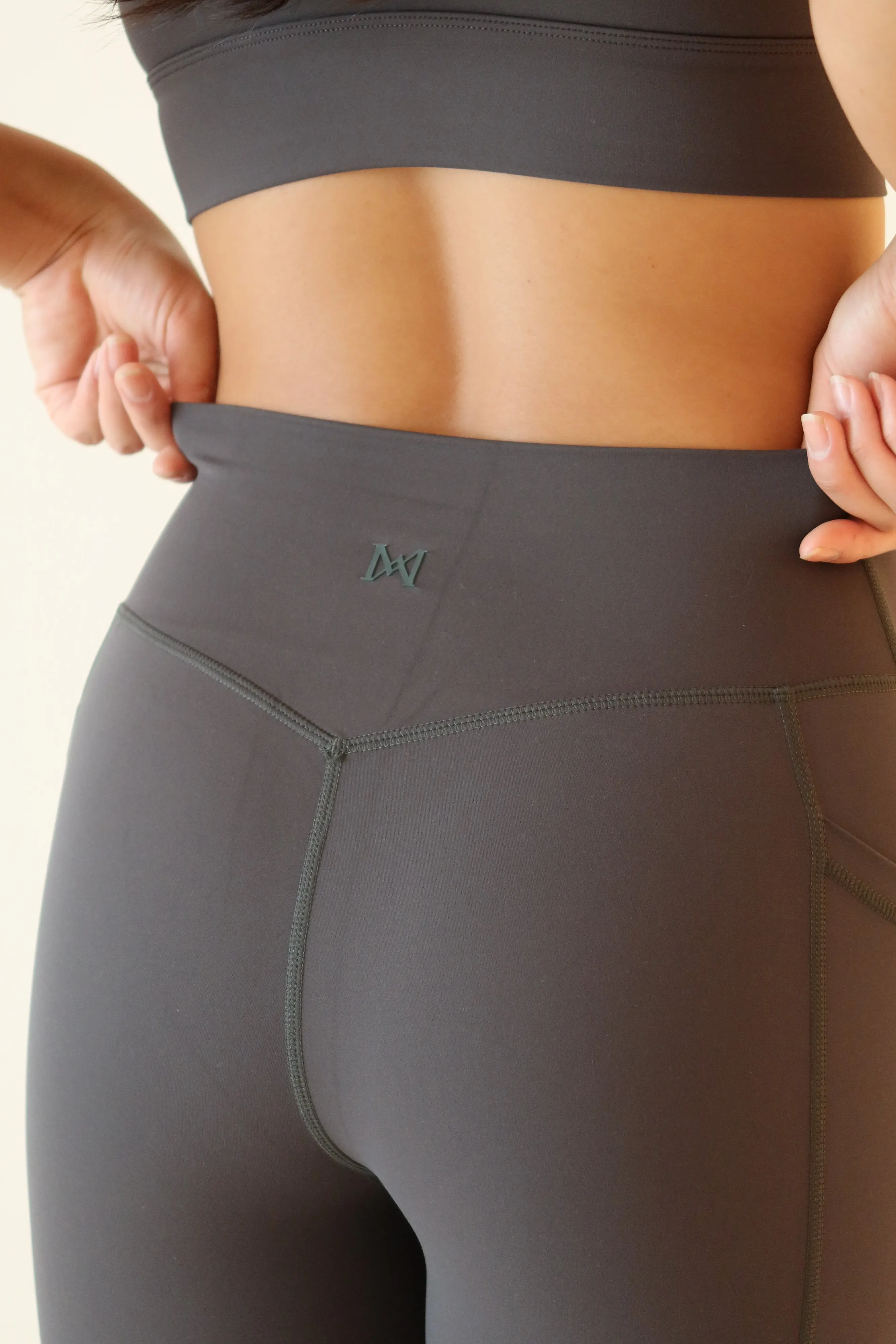 Briar V Back Leggings With Pockets - Charcoal